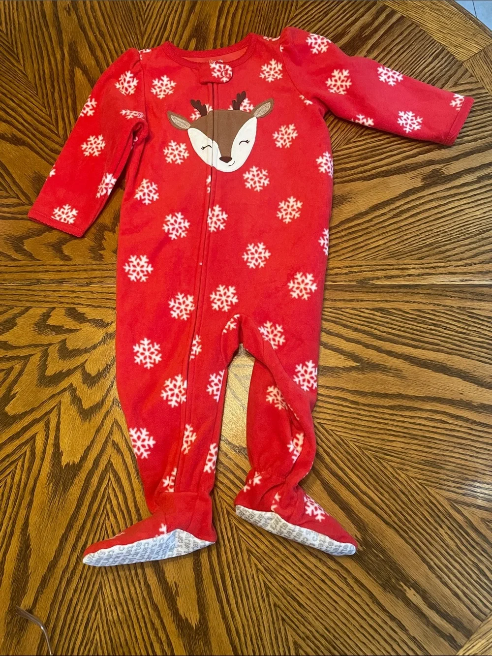 EUC 2 Infant Girl’s Carter's Christmas Sleepers Size 12 Months